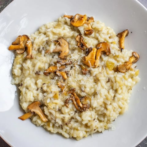 Creamy risotto with mushrooms in a bowl, perfect for a cozy vegetarian dinner.